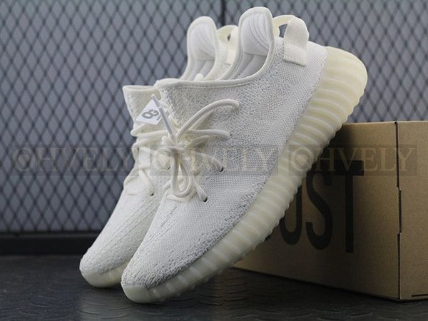 YEEZY 350 V2 트리플 화이트