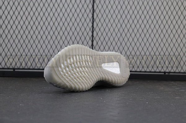 YEEZY 350 V2 테일라이트