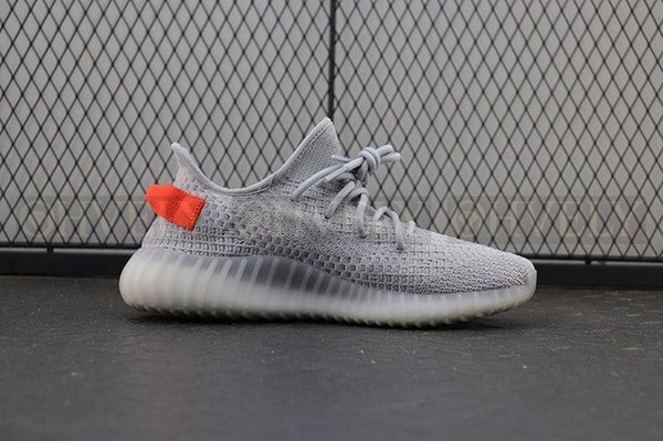YEEZY 350 V2 테일라이트