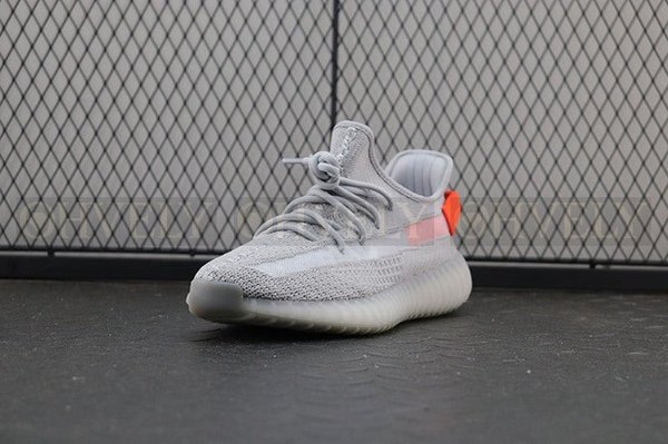 YEEZY 350 V2 테일라이트