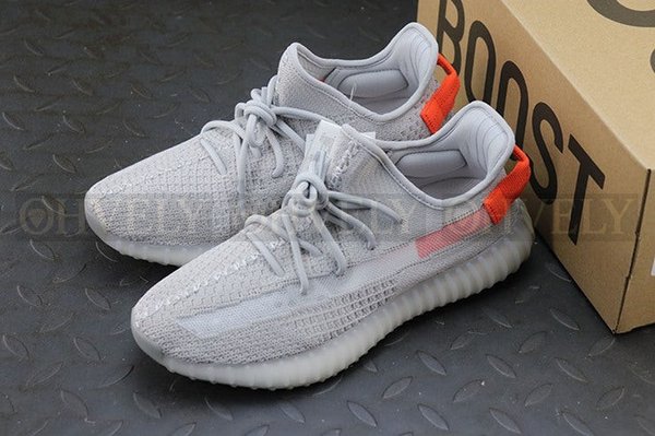 YEEZY 350 V2 테일라이트