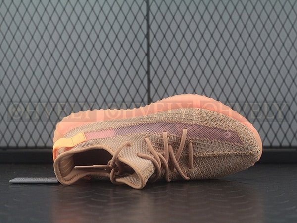 YEEZY 350 V2 클레이