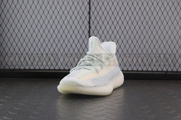 YEEZY 350 V2 클라우드 화이트 리플렉티브