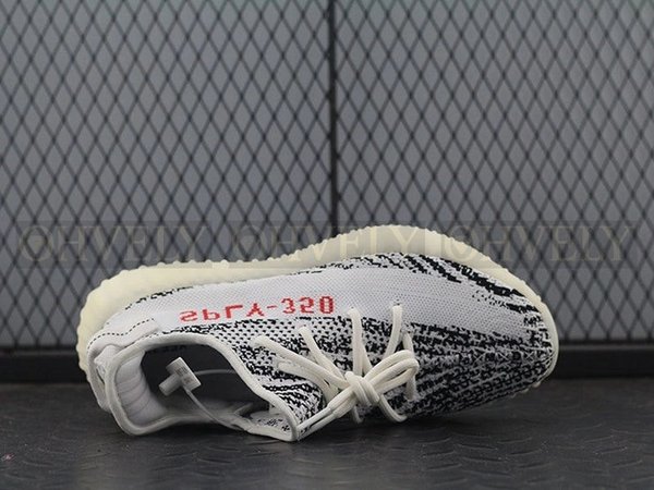 YEEZY 350 V2 지브라