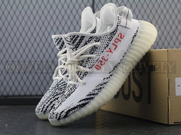 YEEZY 350 V2 지브라