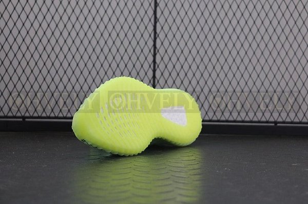 YEEZY 350 V2 이즈릴 리플렉티브