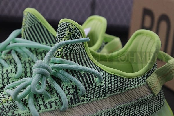 YEEZY 350 V2 이즈릴 리플렉티브