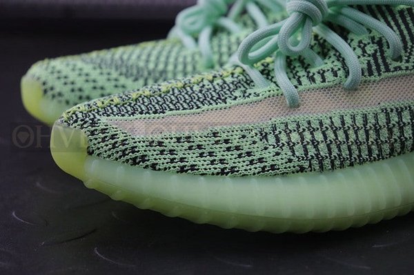 YEEZY 350 V2 이즈릴 리플렉티브