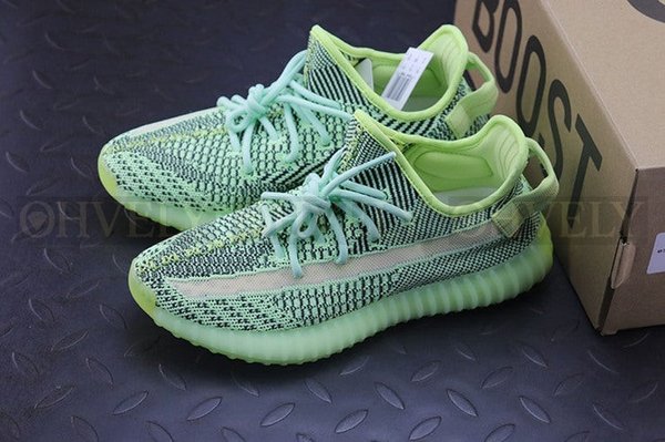 YEEZY 350 V2 이즈릴 리플렉티브