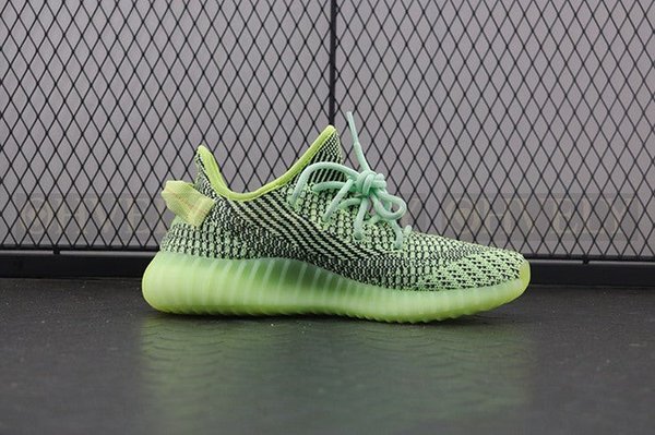 YEEZY 350 V2 이즈릴