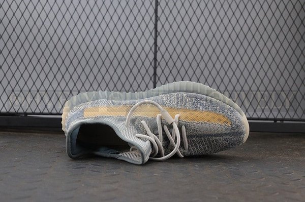 YEEZY 350 V2 이스라필