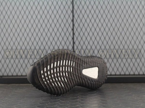 YEEZY 350 V2 오레오