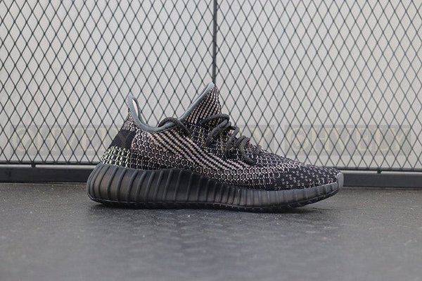 YEEZY 350 V2 예힐 리플렉티브