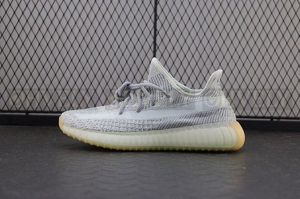 YEEZY 350 V2 예사야 리플렉티브