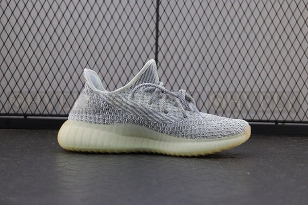 YEEZY 350 V2 예사야 리플렉티브