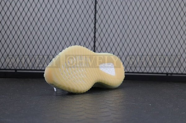YEEZY 350 V2 예사야 리플렉티브