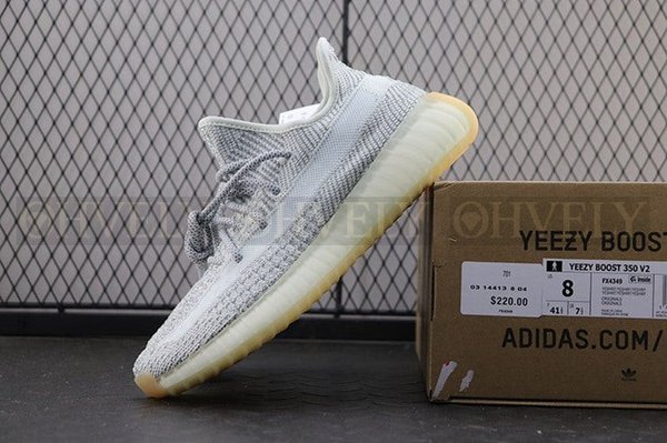 YEEZY 350 V2 예사야 리플렉티브