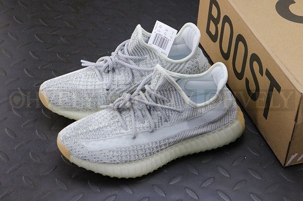 YEEZY 350 V2 예사야 리플렉티브