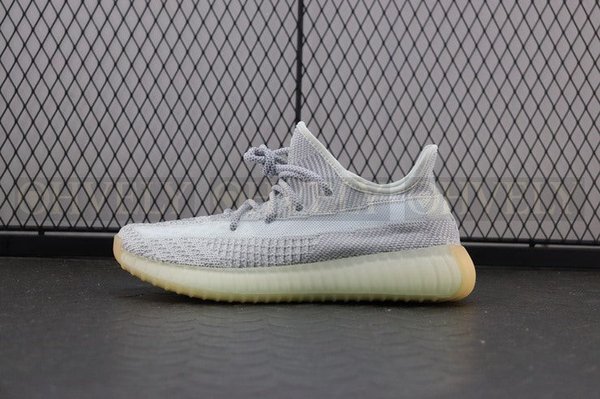 YEEZY 350 V2 예사야