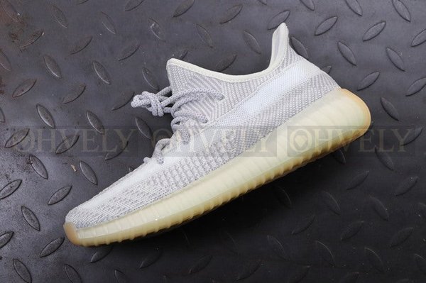 YEEZY 350 V2 예사야