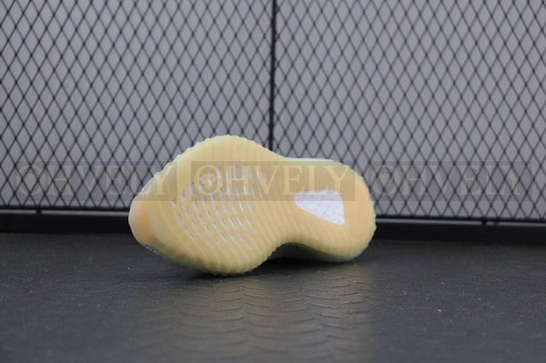YEEZY 350 V2 예사야