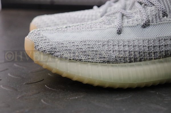 YEEZY 350 V2 예사야