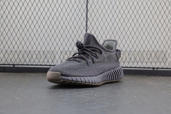 YEEZY 350 V2 신더 리플렉티브