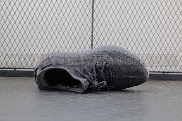 YEEZY 350 V2 신더 리플렉티브