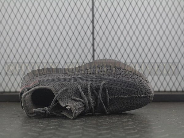 YEEZY 350 V2 스태틱 블랙