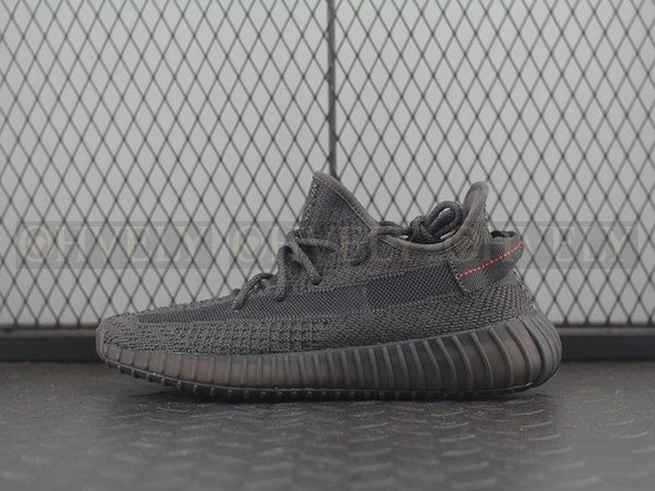 YEEZY 350 V2 스태틱 블랙