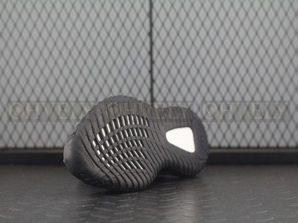 YEEZY 350 V2 스태틱 블랙