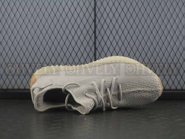 YEEZY 350 V2 세서미