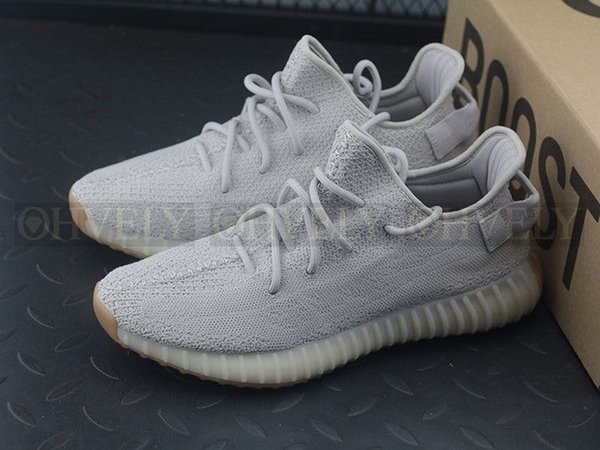 YEEZY 350 V2 세서미