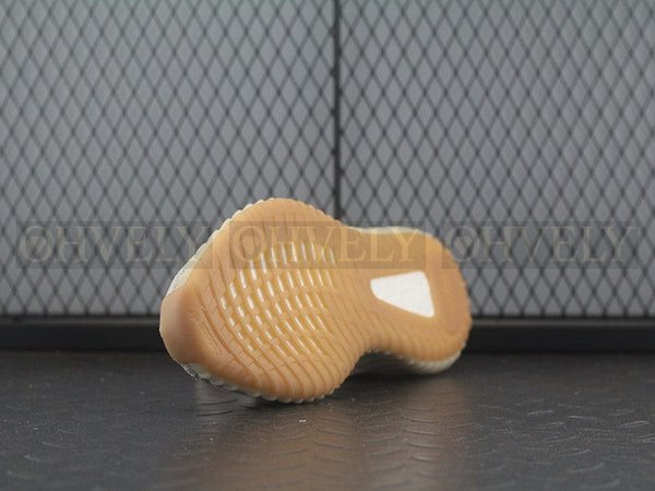 YEEZY 350 V2 세서미