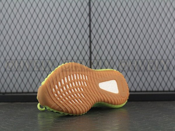 YEEZY 350 V2 세미프로즌