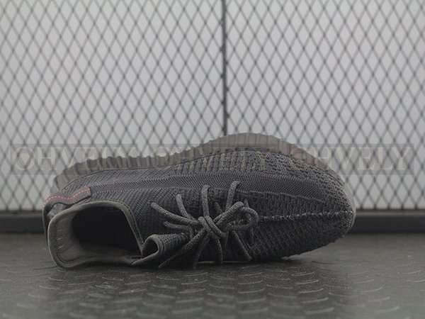 YEEZY 350 V2 블랙