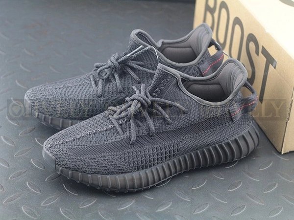 YEEZY 350 V2 블랙