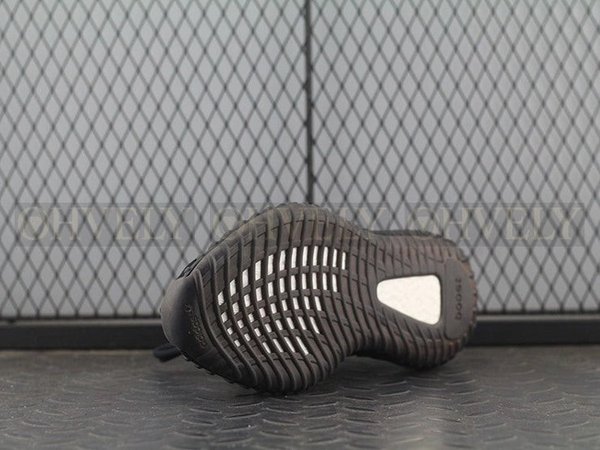 YEEZY 350 V2 브레드