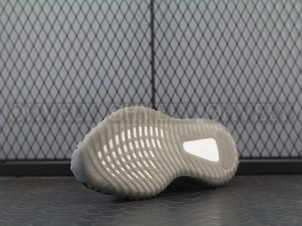 YEEZY 350 V2 벨루가