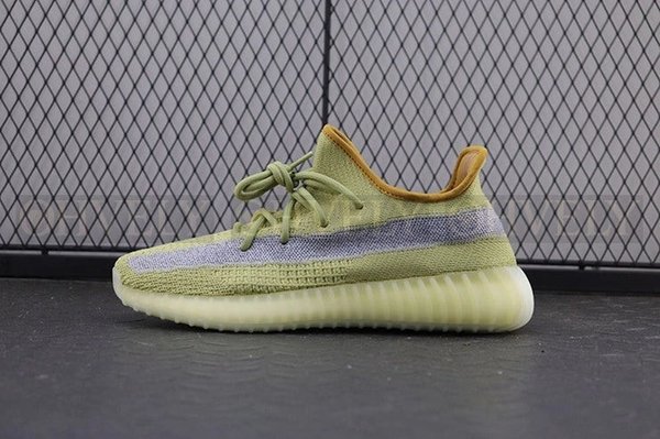 YEEZY 350 V2 마쉬