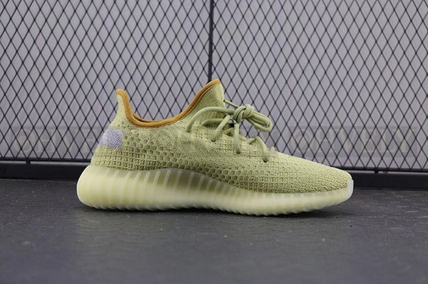 YEEZY 350 V2 마쉬