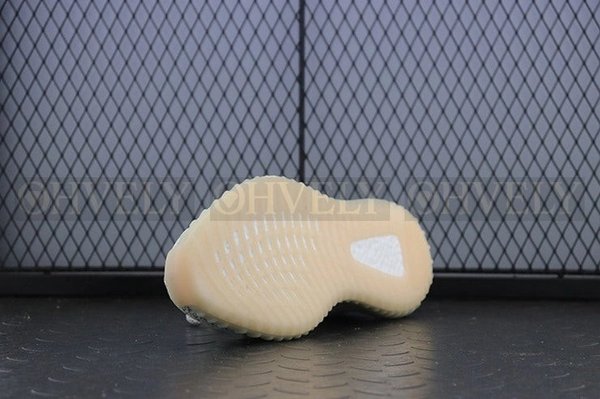 YEEZY 350 V2 룬드마크 리플렉티브