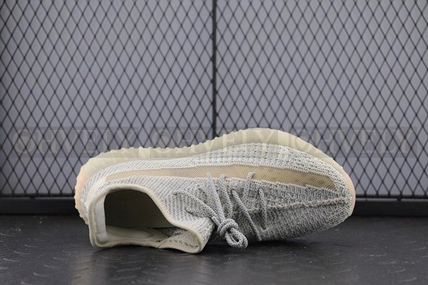 YEEZY 350 V2 룬드마크 리플렉티브