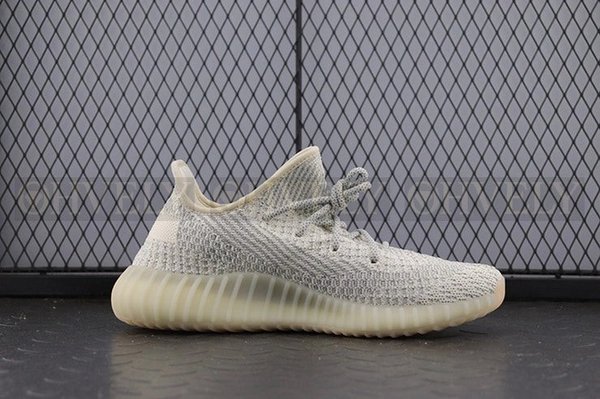 YEEZY 350 V2 룬드마크 리플렉티브