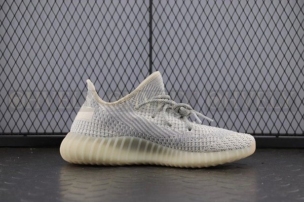 YEEZY 350 V2 룬드마크