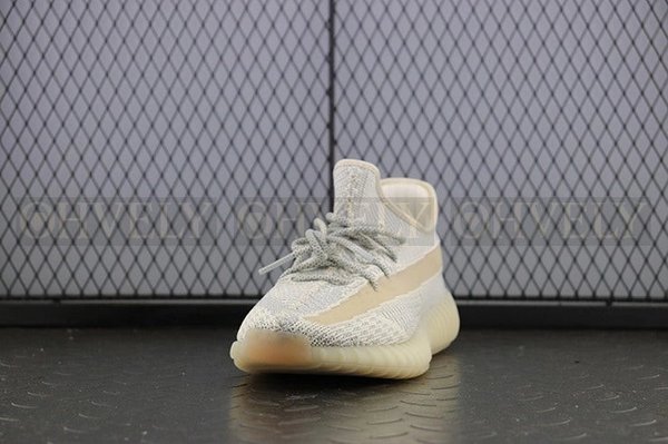 YEEZY 350 V2 룬드마크
