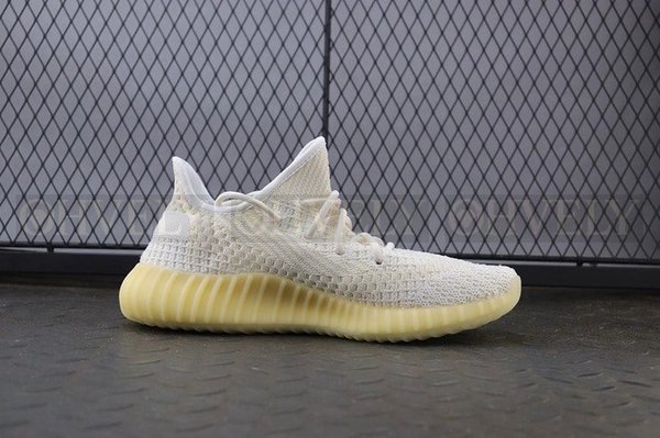 YEEZY 350 V2 네추럴