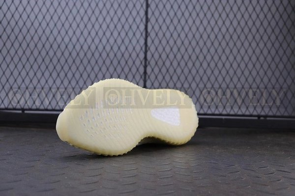 YEEZY 350 V2 네추럴