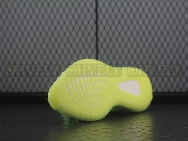 YEEZY 350 V2 글로우