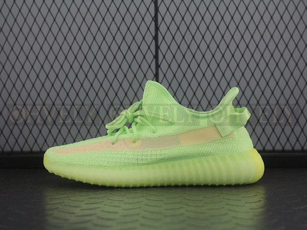 YEEZY 350 V2 글로우